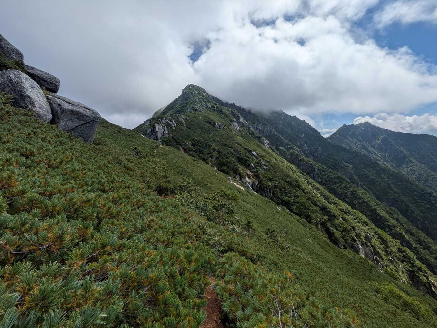 ゲート-伊奈川ダム登山口-越百山-仙涯嶺-南駒ヶ岳 周回コースの写真