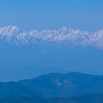 霞んでいるが、北アルプス
