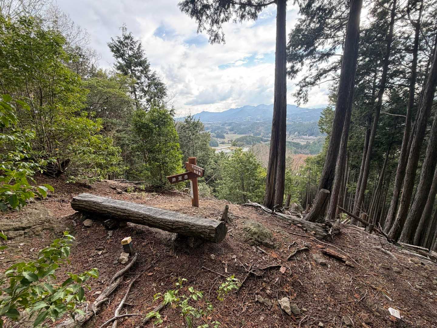 井足岳登山口-井足岳 往復コースの写真