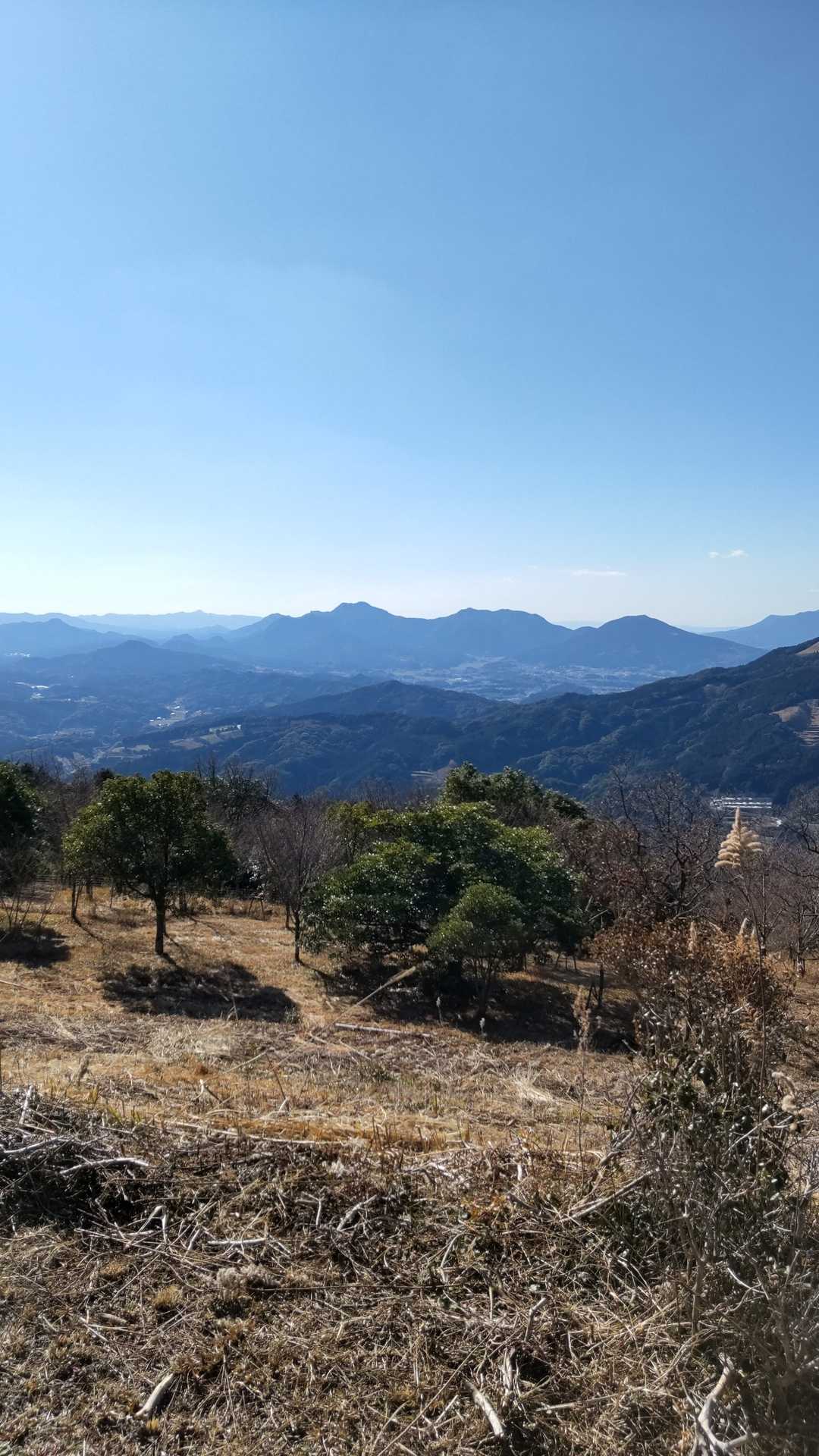 中央の左側は、黒髪山です。