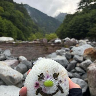 お腹がグゥ😵‍💫何かﾀﾍﾞﾏｼｮｳ

この時の私の心境おにぎり🍙😊
まだちょいと余裕あり。