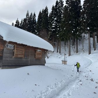 キャンプ場の入り口脇から上がって行きます