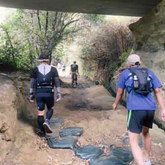 岩っぽい道で昨日の雨の影響もあって滑りやすくてつらかった…