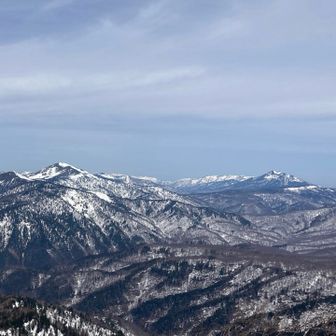 360℃ビュー✨ 時計回りで
北から 左に至仏山🏔️ 右に二つ耳の燧ヶ岳🏔️
その左奥に会津駒ヶ岳🏔️まで見渡せます✨