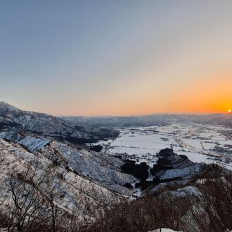 一人日が沈むのを見ながらカメラで撮る📷️