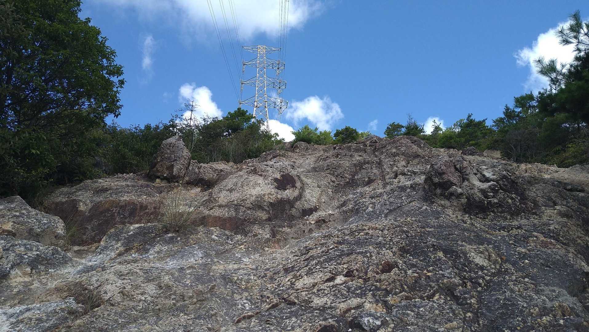 岩場・滝・札所、駅から駅をつなぐ中山連山縦走の写真