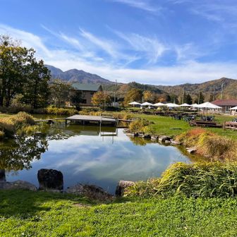 釣り堀🎣
下山時は釣りしてる人いた🐟
鏡のような水面だ✨