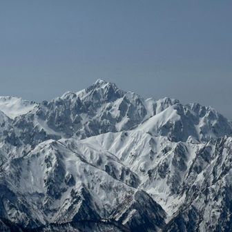 立山連峰も近いなあ。
剱岳もカッコイイ🏔️