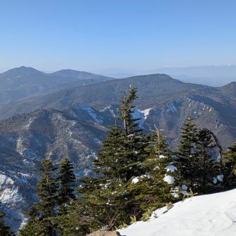 四阿山、根子岳方面と手前に御飯岳、昨年訪ねました