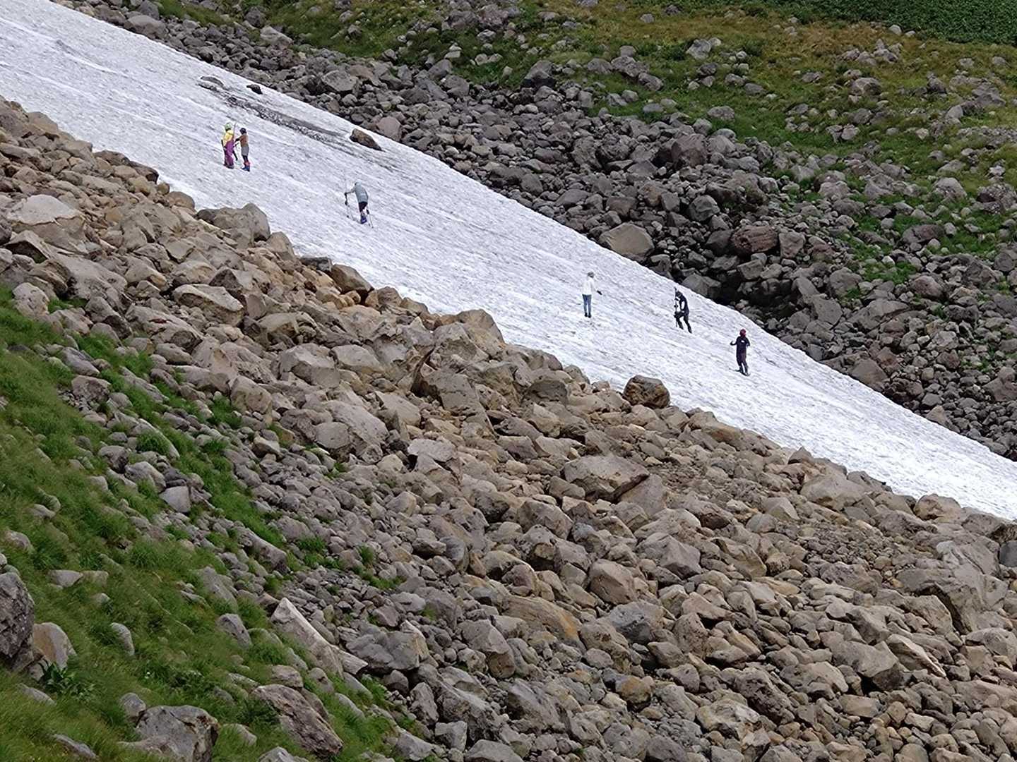 雪渓でスキー⛷️
