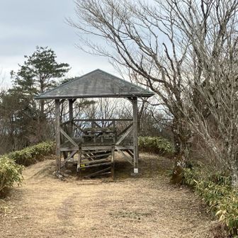 法華山にも展望台がありますが壊れかけ