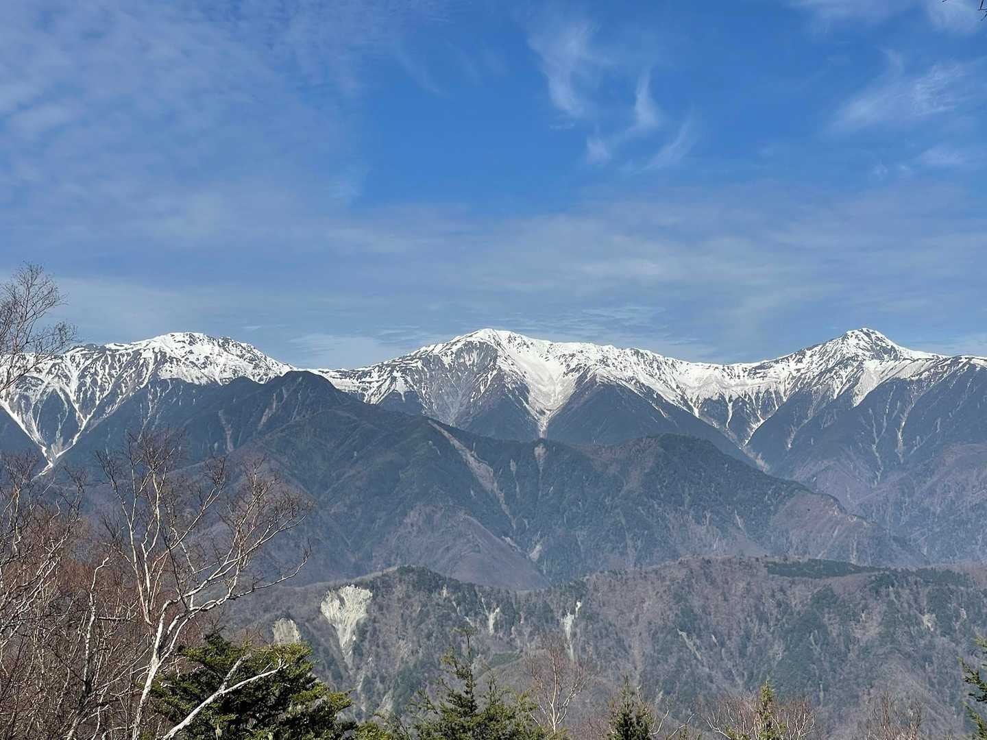 何度でも撮っちゃうよ！
阿弥陀岳から赤岳を見た時に大きくてかっこいいなぁ、行きたいなぁと思った現象がここで起きる🤣
やっぱり近いところで見るとほんと別格だね🥹
北岳、いつか行ってみたいなぁ✨の気持ちが増し増し⤴️

K氏がサラッとまた行きたいからテント泊で行こうよと言ってきたけど気がつかなくて、うん！行こう行こう！って言っちゃったよ🤣
確かに小屋の予約取りにくいみたいだけど🤣🤣🤣