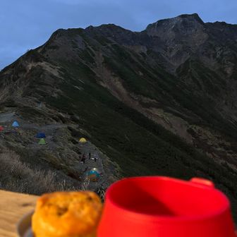 五竜岳を眺めながらモーニング☕️
確か昨日の山頂はみぞれだったな🤧