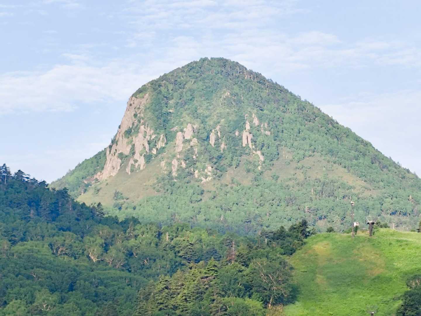 西側には笠ヶ岳がド〜ン
何度か登っているので今日は行きません…　簡単に登れ山頂からの展望も抜群です🙄