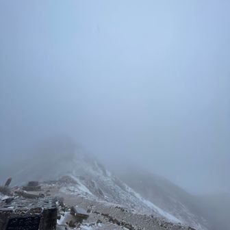 峰の茶屋まで来たけど、朝日岳は見えない