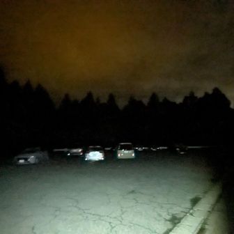 既にこんなに車がある！
山頂は今頃………😂