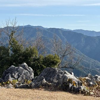 先日行った白髪岳辺りかな
山を見ると元気になります😀