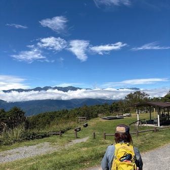 今日も頼みます♪

ストック使わない　ハイキング♪ハイキング♪