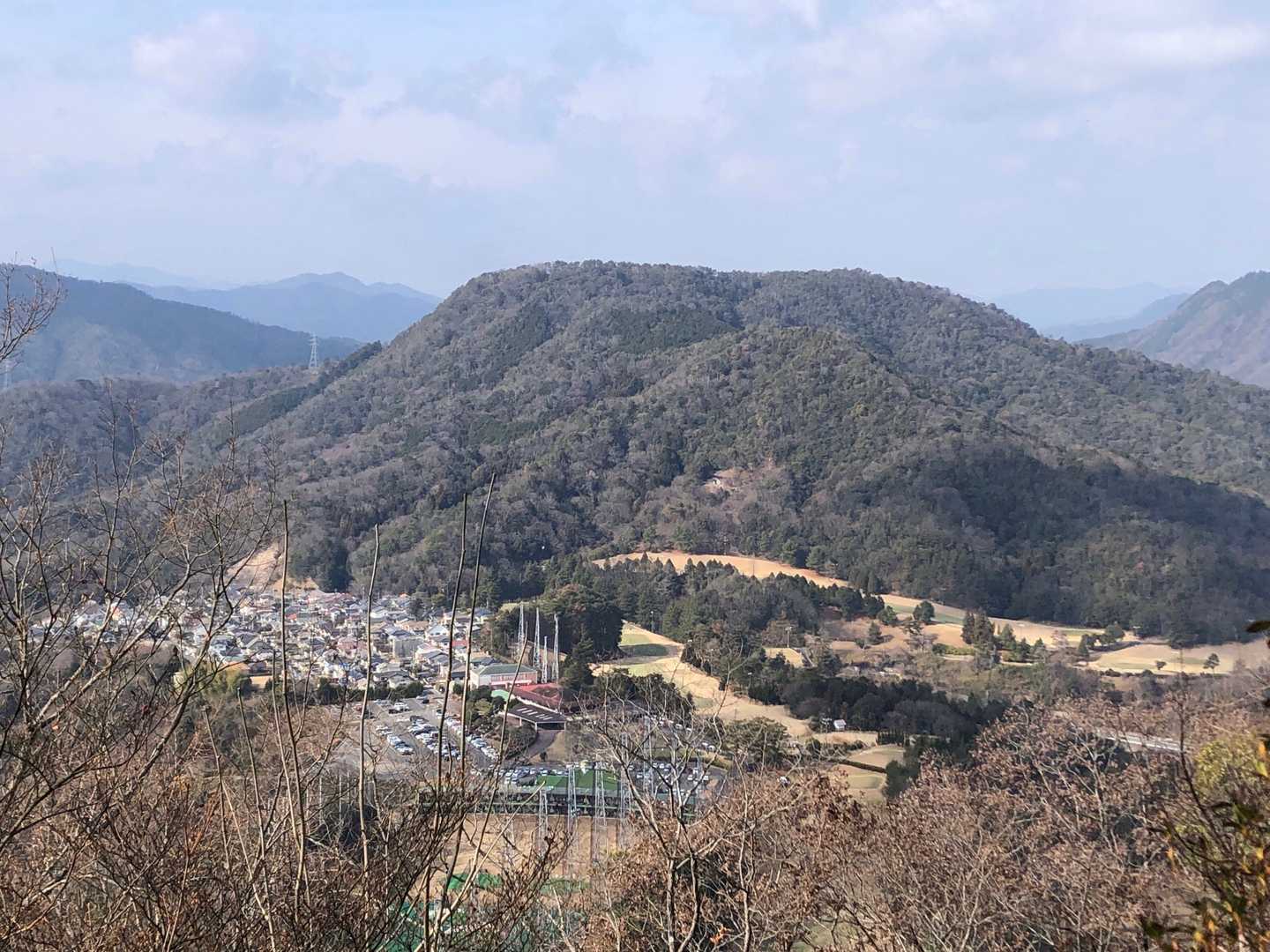 いつも利用するゴルフ練習場と『能登呂山』

カーンという音を聞くとゴルフに行きたくなります。
『能登呂山』も登りたくなります。
自由時間が欲しい。