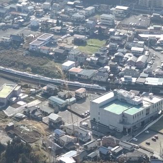三の丸展望台から俯瞰、大月駅に到着する特急列車🚞かいじorあずさ
