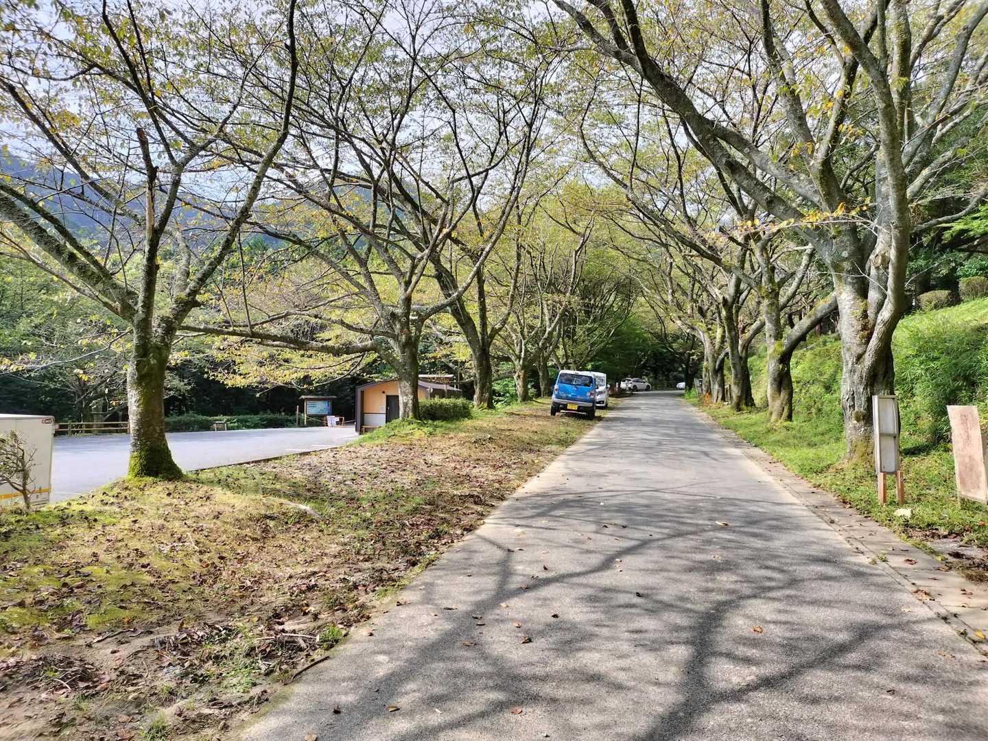 9:00 松阪森林公園は休日かな、🅿️か閉まっていたので路肩へ停めさせて頂きました