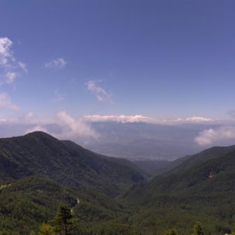 八ヶ岳方面。左手の山は高峰山。