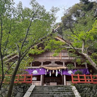 
　　　　　葛城古道寺社巡りをしながら
　　　　　最後に立ち寄った高鴨神社
　　　　　