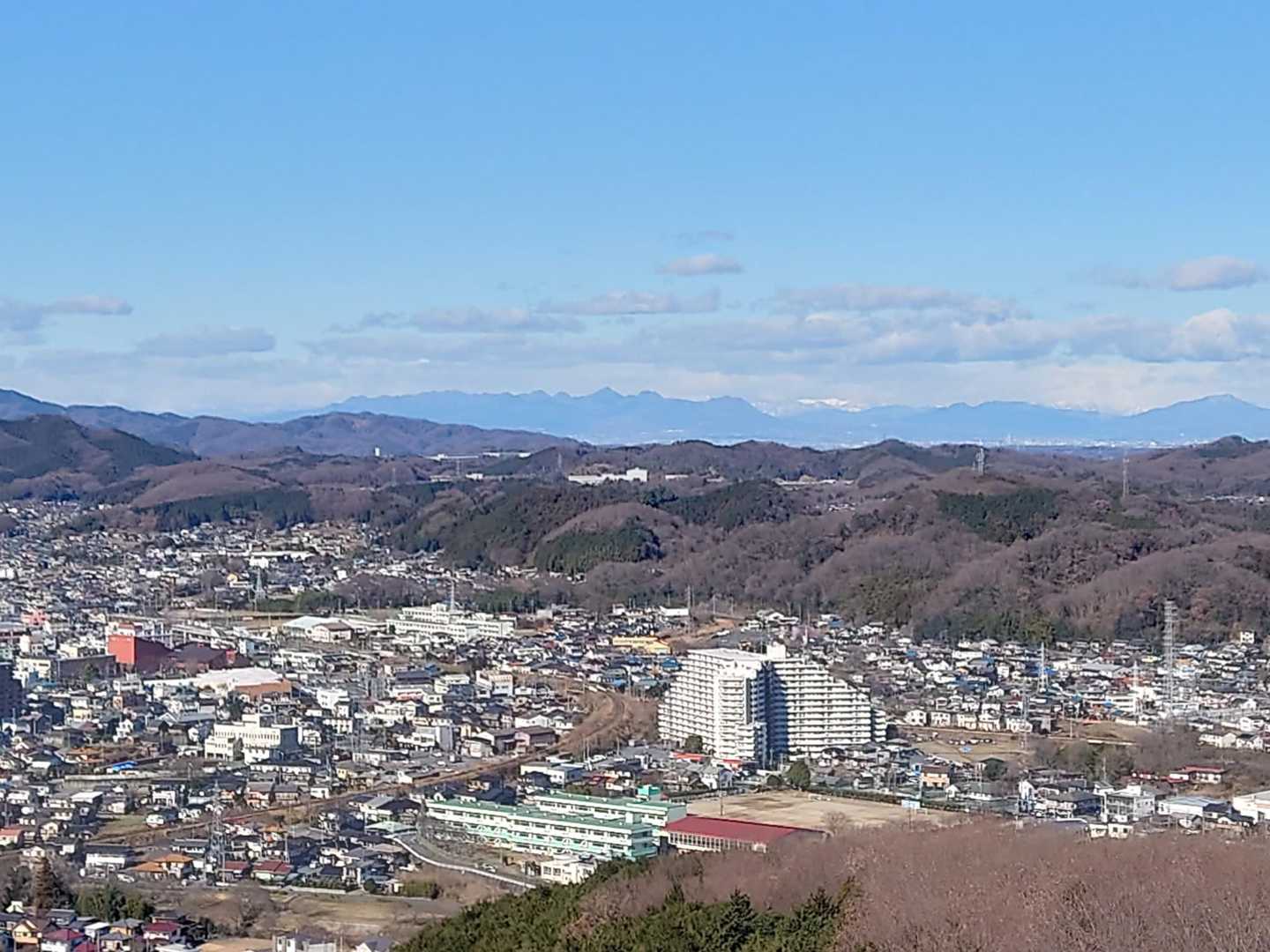 榛名山と奥には真っ白な浅間山がちらり。