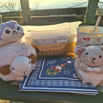 チョコレートシュトーレン🍫🎄
お山にピッタリ?!高カロリー🌟
シュトーレン…
クリスマスのアドベント期間に頂くものだが…先週末は雨でお山に行けず☔
今週末は兼クリスマス山行か?!🎄