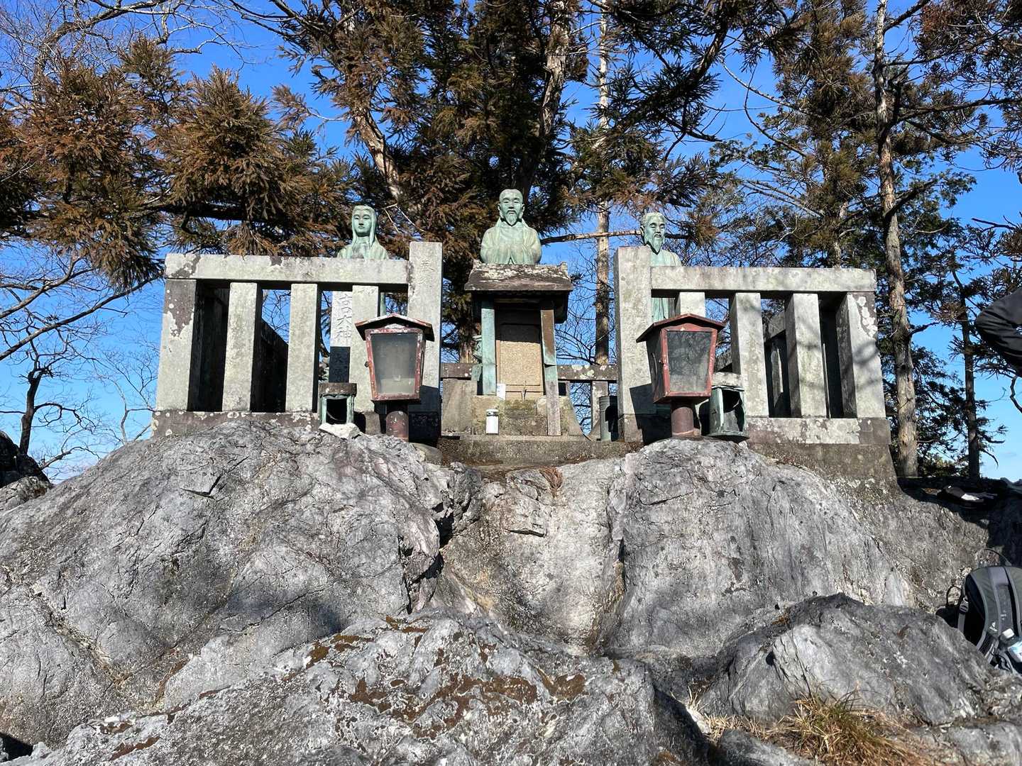 奥の院