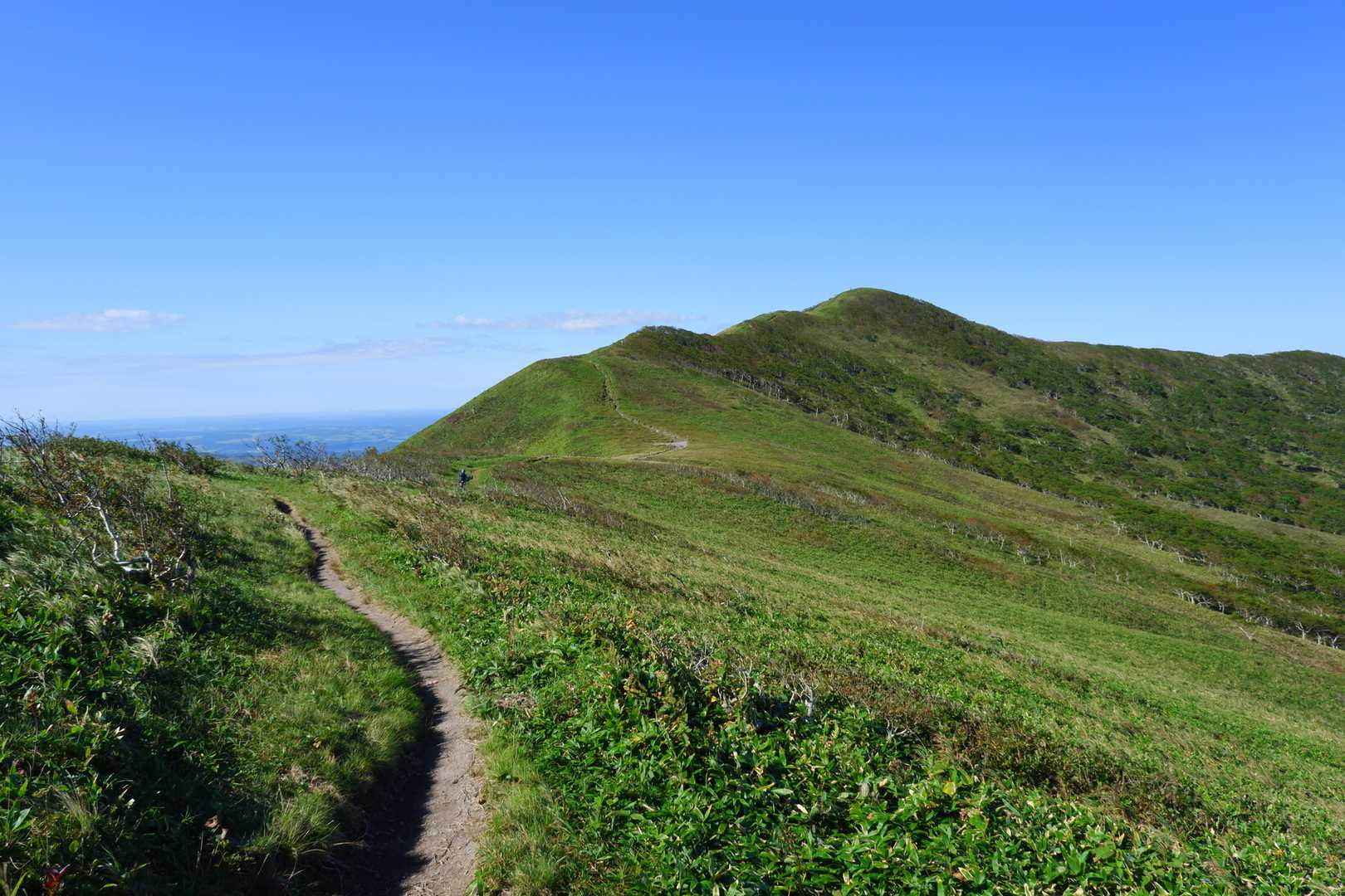 西別岳山頂へ続く