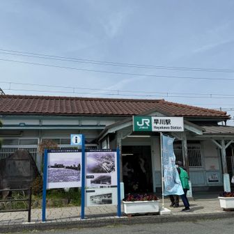 電車の時間まで30分
案内の人に教えてもらったガンダムのマンホールを急遽見に行く