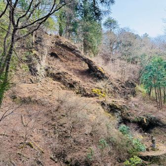 鞍掛岩が見えました。ここだとよく形がわかります。