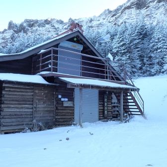 行者小屋に到着