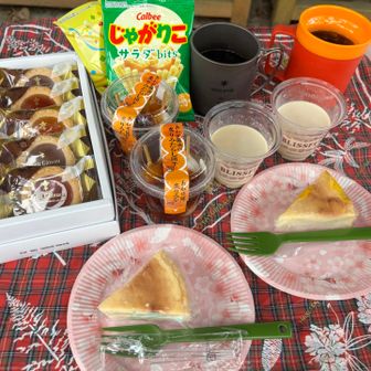 山頂ついて
お待ちかねcafe  akkoを独占貸切😍
チーズケーキにほうじ茶ブラマンジェ
どれも絶品😋