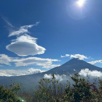 富士山の近くに立派な、笠雲がありました