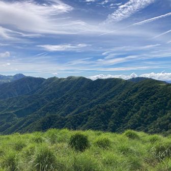 剣山までの縦走路

