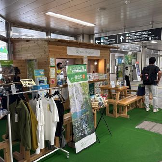 トレコ前で山行修了。
帰ってカップヌードルカレーでも食べることにします。
お疲れ山。
※帰宅して食べたのはチャルメラ宮崎辛麺でした。