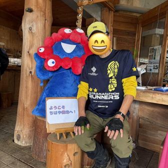 固まってる⁉️

ちゃうねん❗️
お尻おくスペースないねん😩