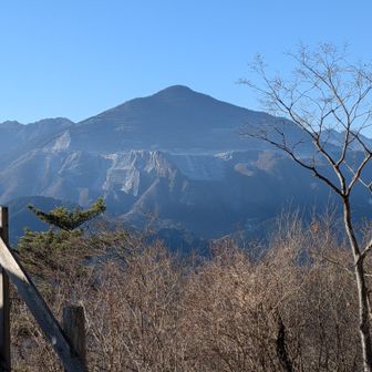 山頂から武甲山