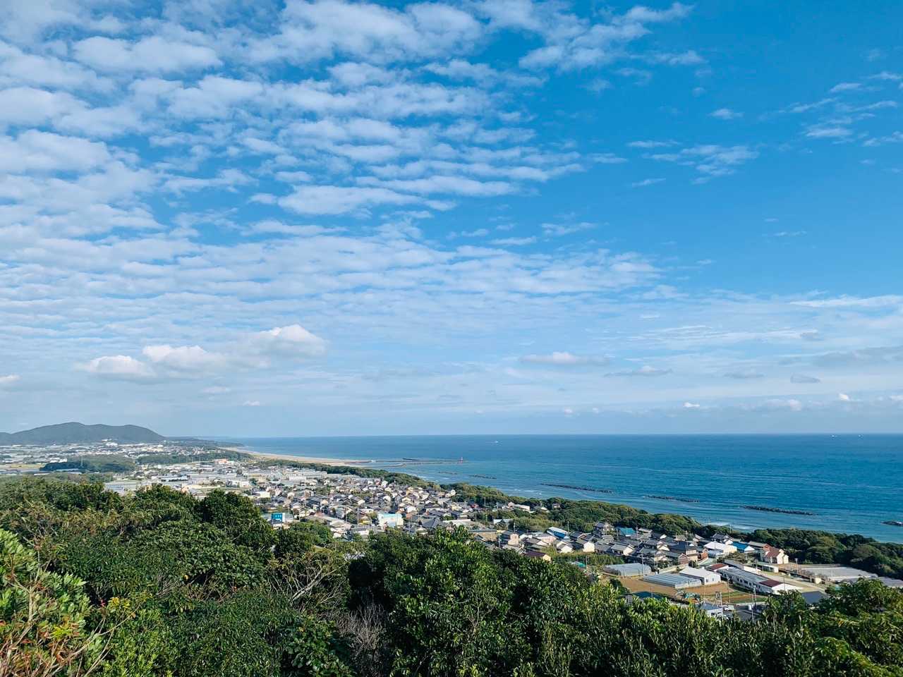 ねぇー、いい眺めでしょ✨✨
学校の裏山にあって裏山☺️ww