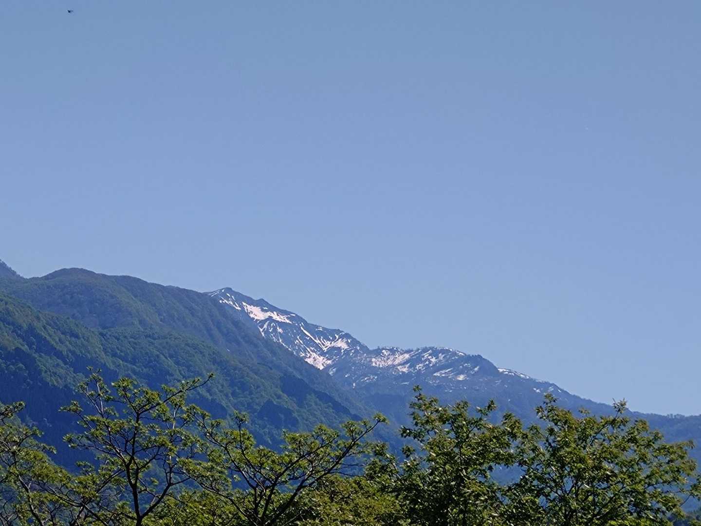 山が見える
白山でないよ
白山はもっと白いよ