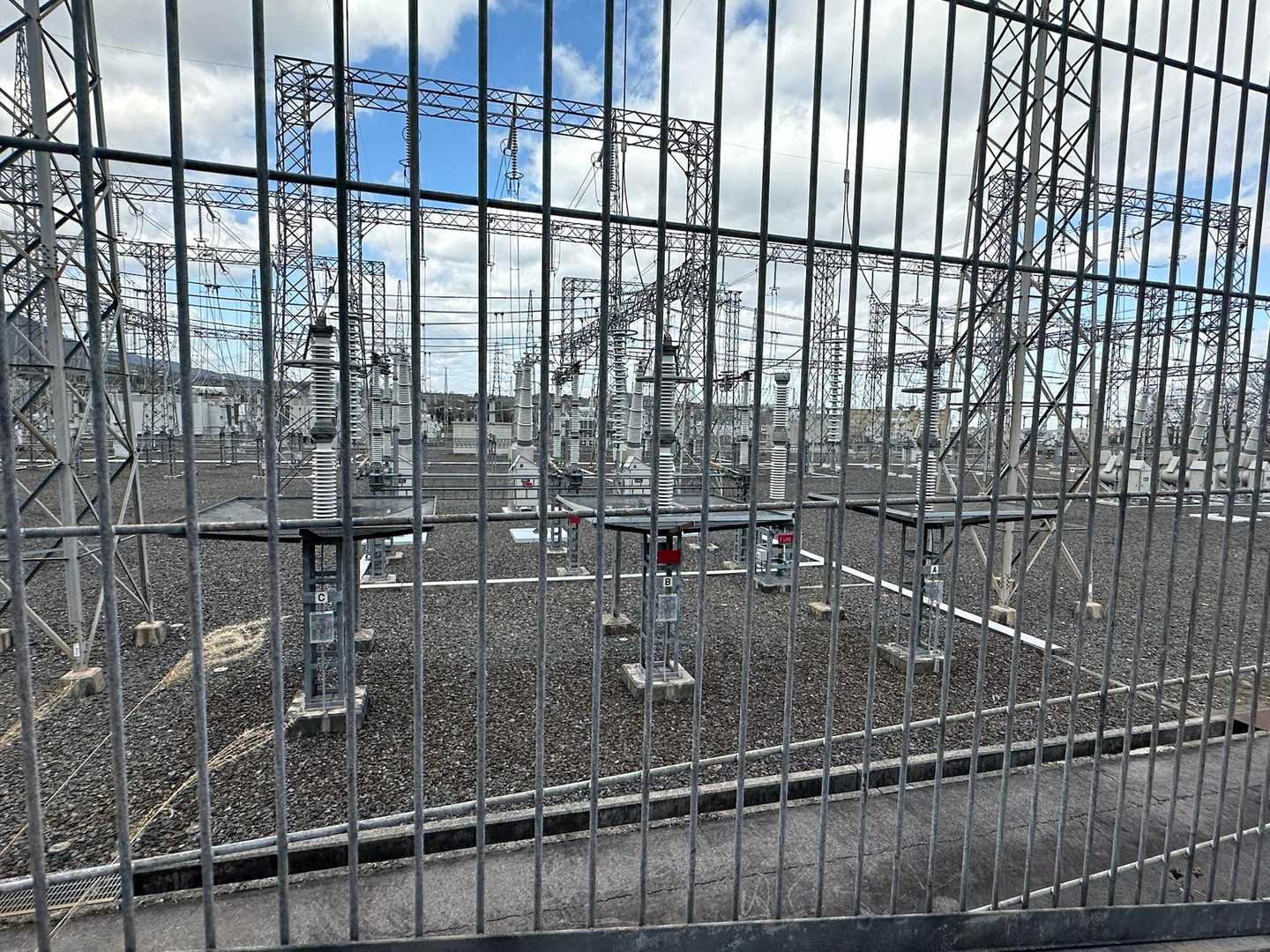 広大な発電所が有るよー