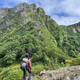 阿弥陀岳と中岳。
ここからの眺めは新鮮ですね