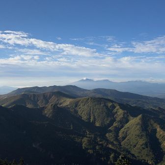浅間山辺りはまだ雲が。