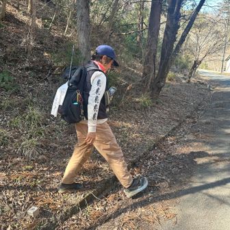 げっっっざ〜〜ん🐾

道に出た🚗
ご案内ありがとうでお疲れ様💕