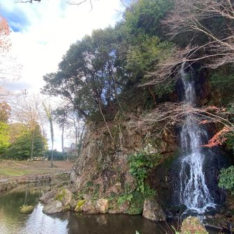 公園の滝💧