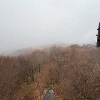 富士見台からの景色。
雨も風も強くなってきて、富士山どころか何も見えません。