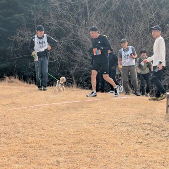 ショートコースのトップが上がって来た。