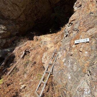 ここです…中に入るとザレていて滑るので注意⚠️